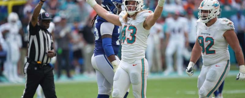 LB Andrew Van Ginkel gets orange practice jersey at OTA Friday