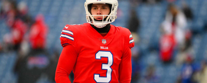 Buffalo Bills waive Leonard Fournette, sign punter ahead of divisional round