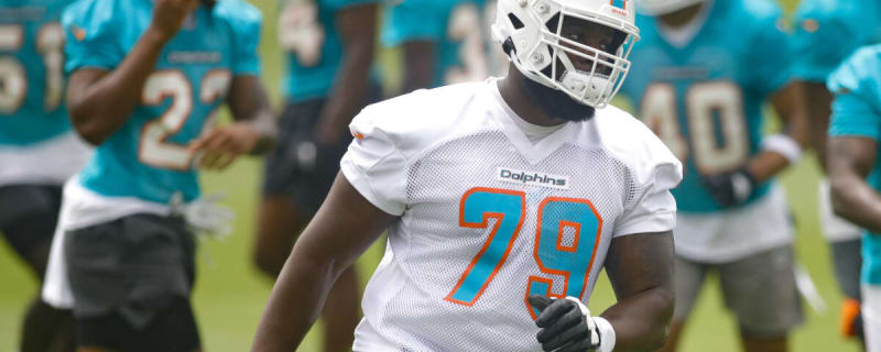 Former UMass Lineman Larnel Coleman Signs CFL Deal