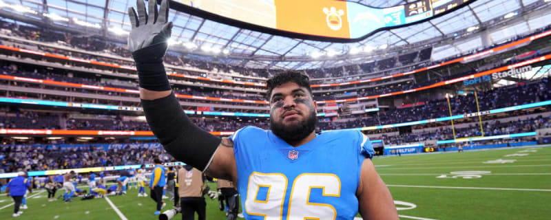 Breiden Fehoko, lineman do L.A. Chargers, chega à NFL com apoio da família  - Church News