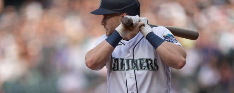 Mariners' Jarred Kelenic breaks foot, makes emotional apology