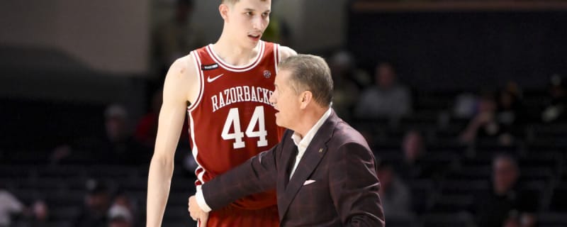 Arkansas Downs Vanderbilt, Keeps NCAA Tournament Hopes Afloat