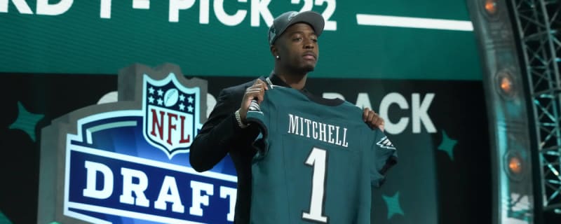 Eagles DC Vic Fangio hesitant to call Quinyon Mitchell a starter