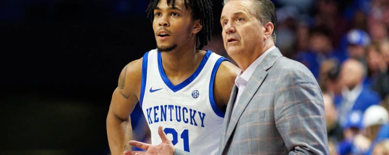 Louisville Cardinals player appears to throw bottle at Kentucky Football  fans - A Sea Of Blue