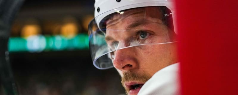 Maple Leafs’ Jake McCabe leaves game with upper-body injury