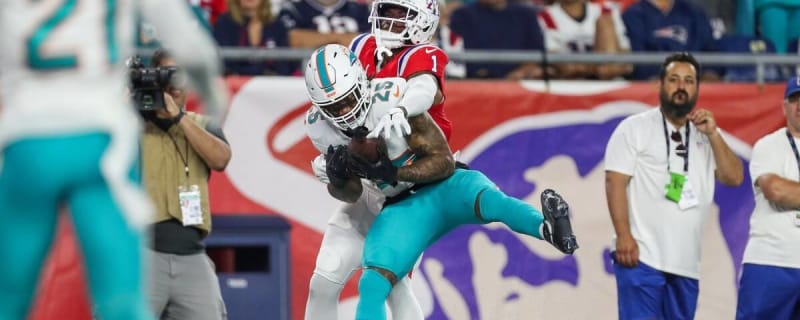 Mike McDaniel laughs at roughing the passer call in Dolphins loss
