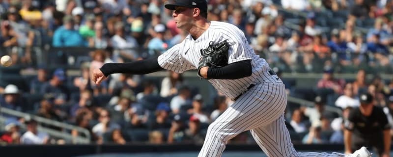 Yanks' LeMahieu may have broken foot, Effross needs surgery