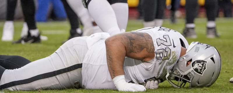 Raiders&#39; Jermaine Eluemunor receives award from local media