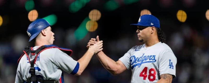 Dodgers reliever Brusdar Graterol reunites with mom, extends