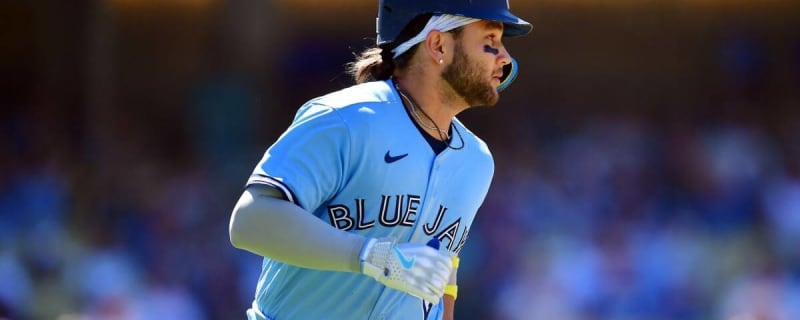 Blue Jays' Bo Bichette leaves game with right knee discomfort