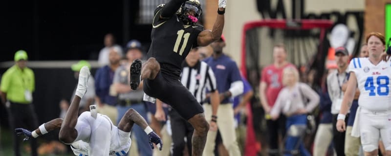 If Notre Dame football is in the market for one more transfer portal WR, there’s an interesting name that is out there