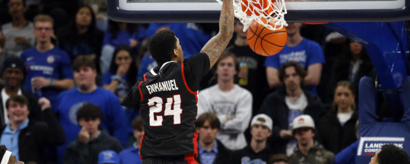 One-Armed College Basketball Player Goes Viral For Unbelievable Highlights