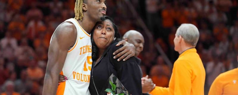 Tennessee Vol fans won't have a dry eye after watching video of university giving top honor to Jahmai Mashack