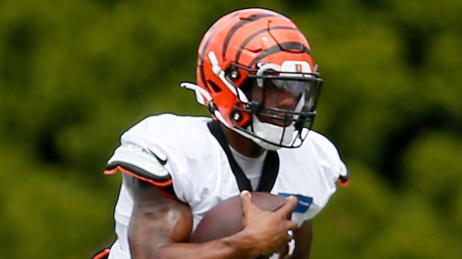 Bengals RB Joe Mixon defends Cale Gundy: 'I owe who I am as a person to him'