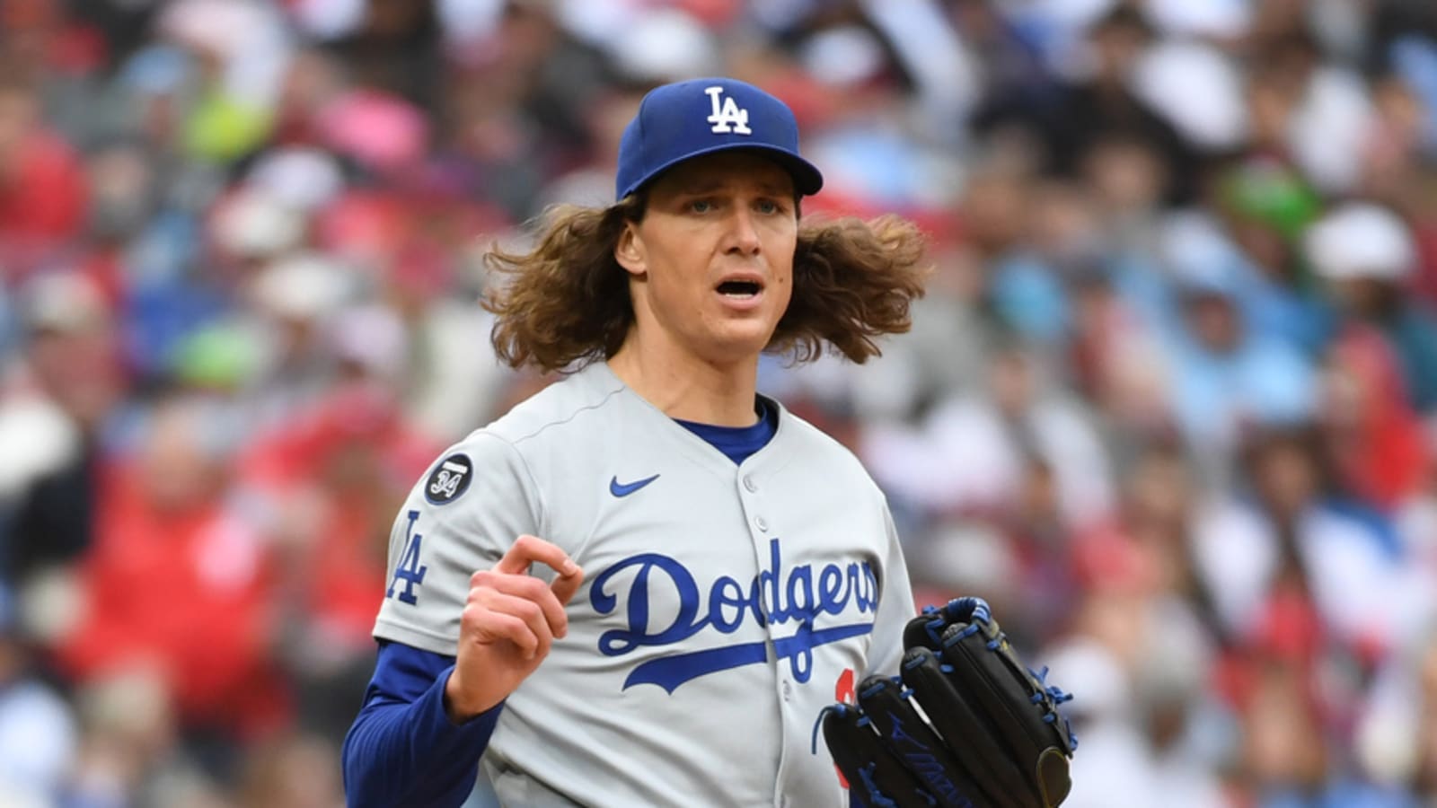 Dodgers star pitcher implodes in third inning vs. Phillies