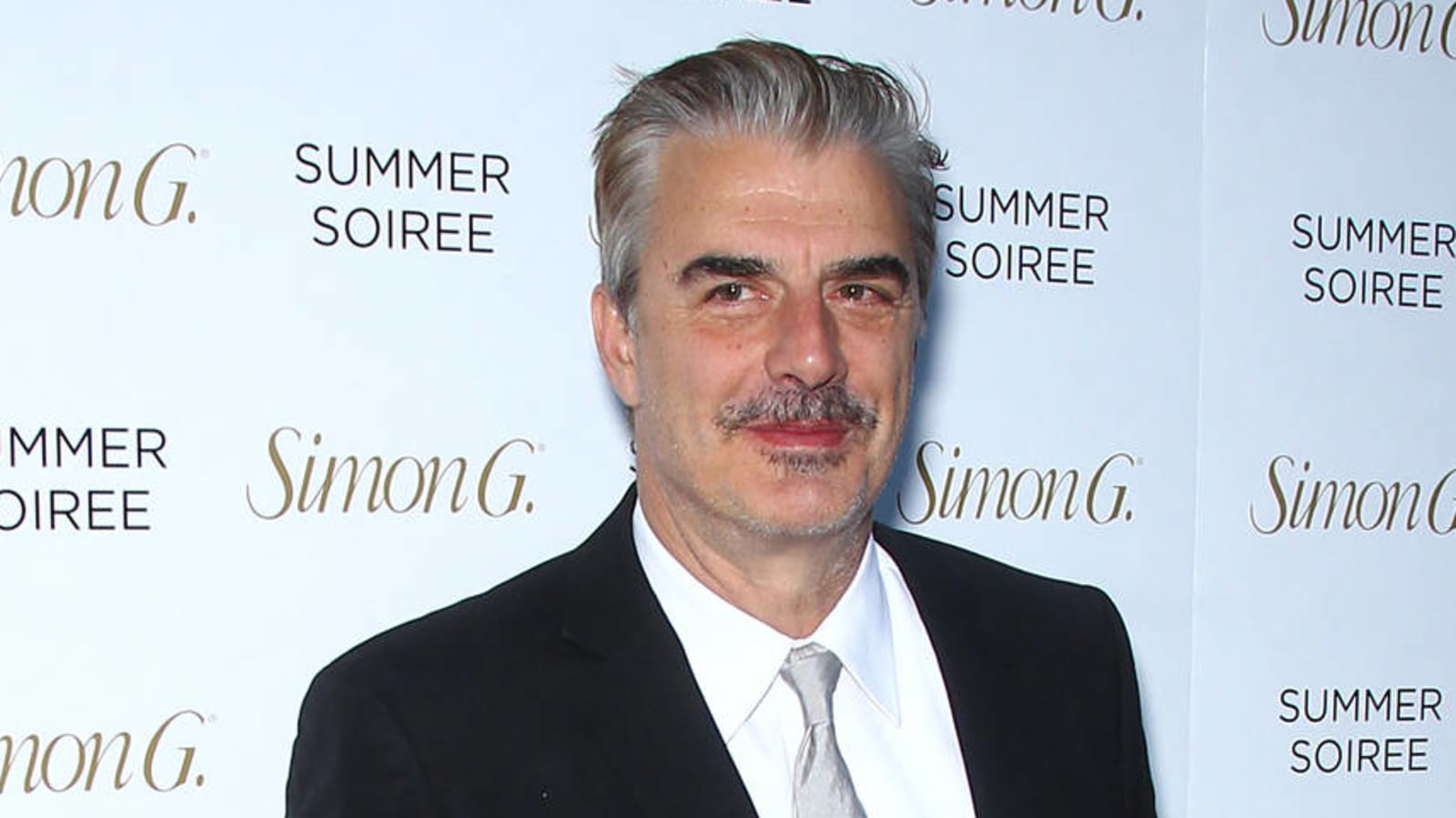 Chris Noth defends Sarah Jessica Parker against Kim Cattrall's past criticisms: 'I feel very protective of her'