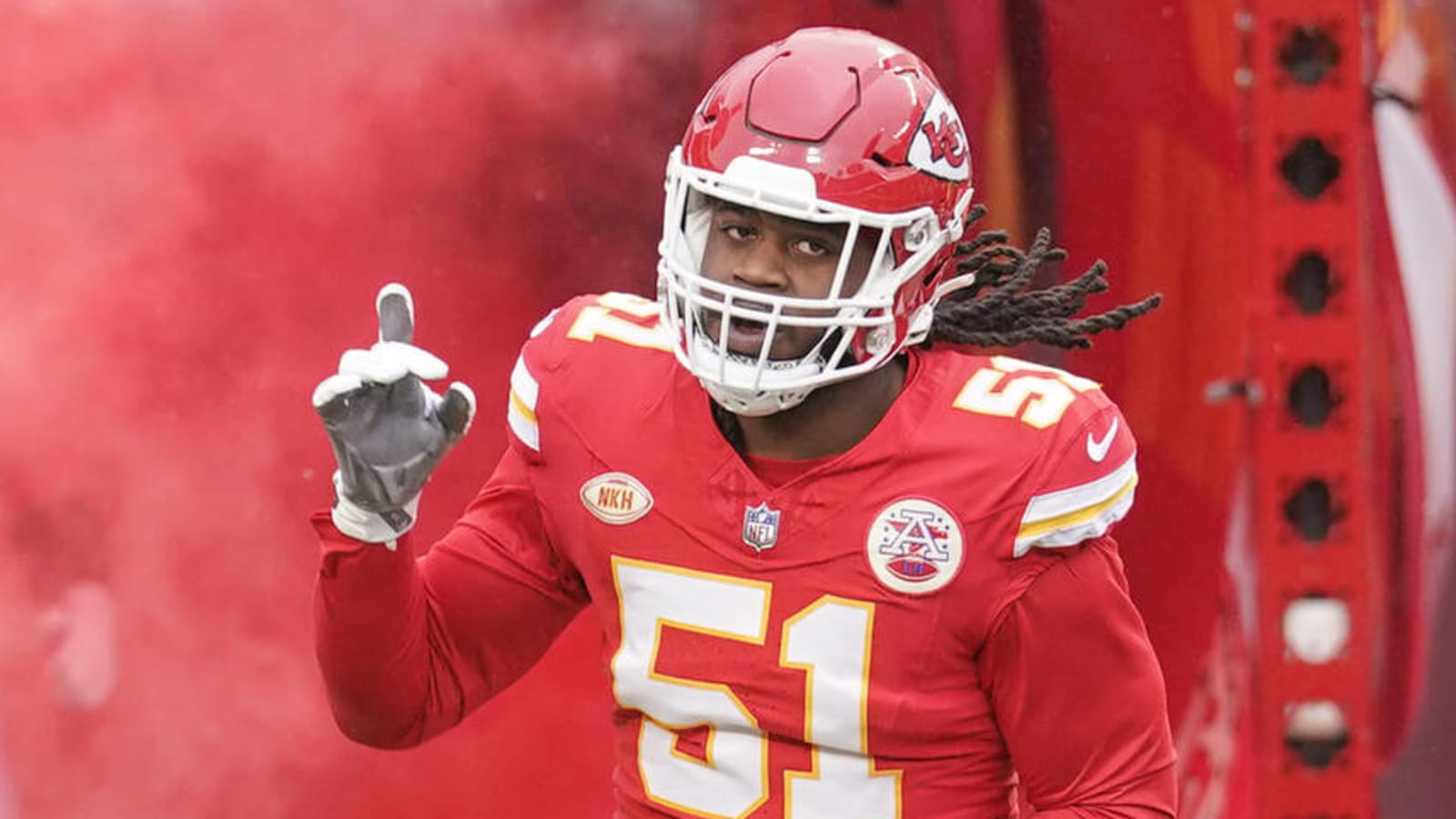 Chiefs to re-sign starting defensive end