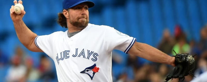 Throwback Thursday: Blue Jays acquire R.A. Dickey from the Mets