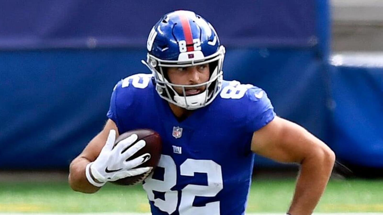 Former Giants TE signs with division rival