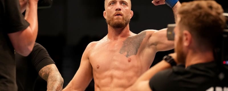  Gerald Meerschaert welcomes Reinier de Ridder to the octagon