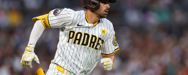 Padres bring back super utility man on new deal