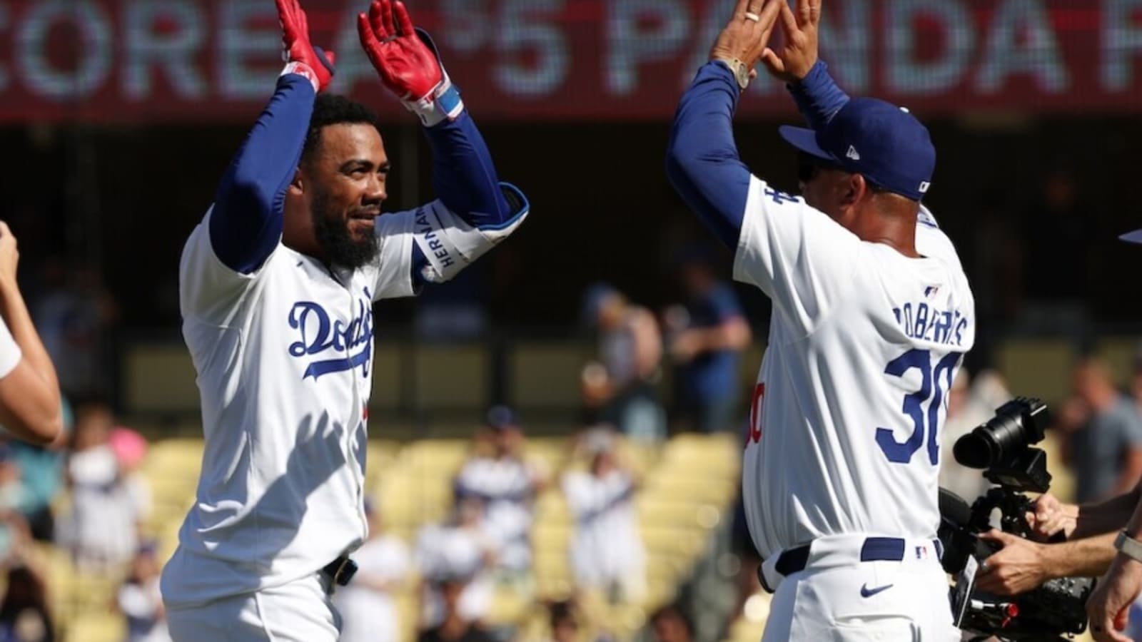 Teoscar Hernández: Dave Roberts ‘One Of The Best’ Managers