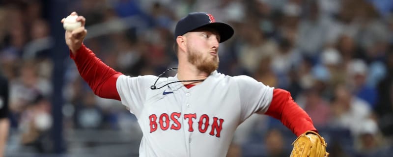 Red Sox's Zack Kelly fights back tears leaving game with elbow pain