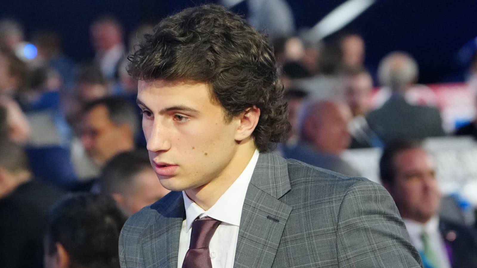 Maple Leafs first-round pick suffers head injury after scary hit during rookie camp