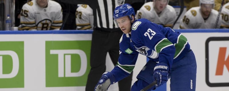 What might it take for the Canucks to re-sign Elias Lindholm? Should they?