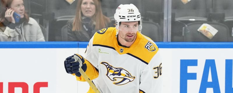 Predators sign forward to two-year extension