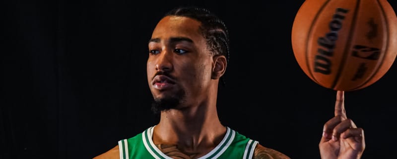 Celtics sign Jay Scrubb