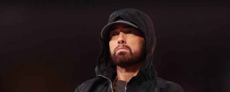 Look: Eminem flips the bird on 49ers fans during NFC title game