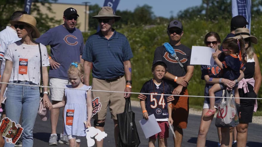 Limited Number of Bears Practices for Fans at Longer Camp