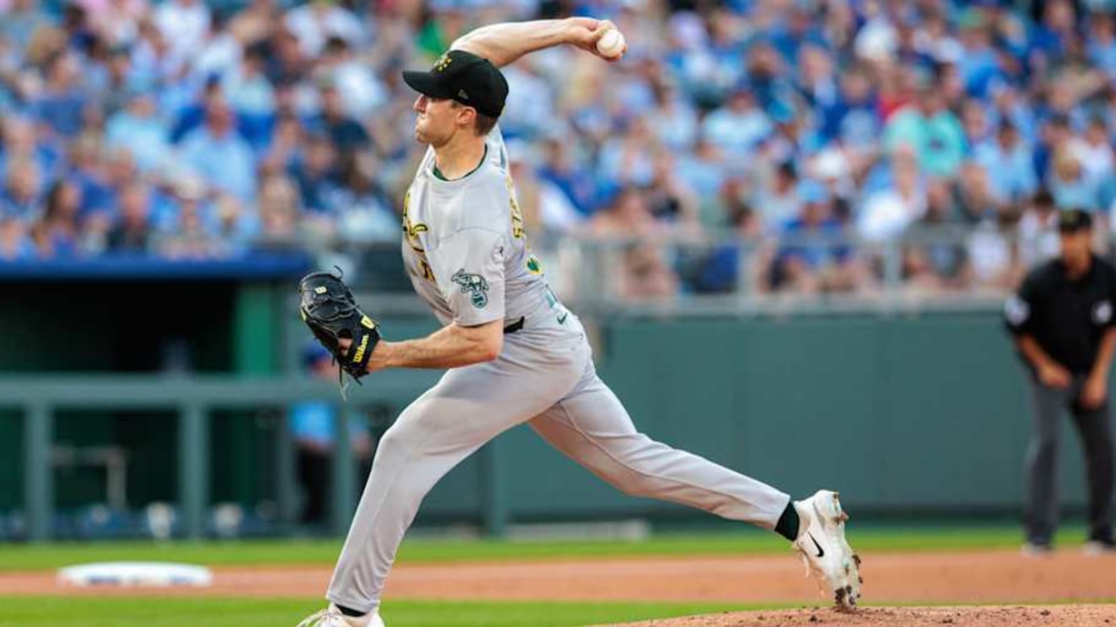 Arizona Diamondbacks Sign Former A&#39;s Right-Hander