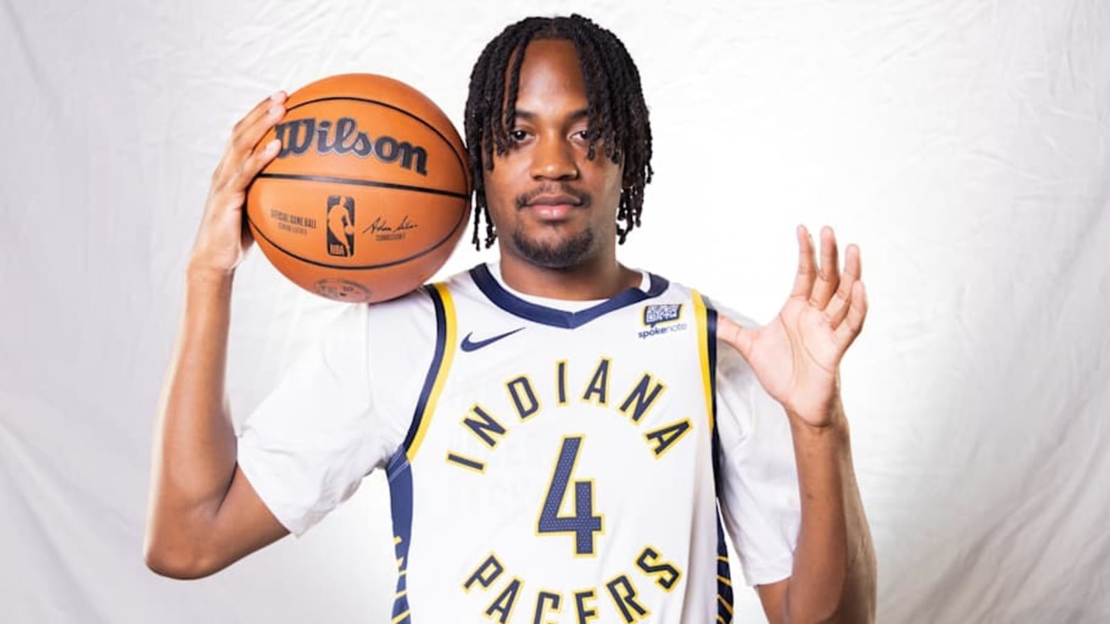 Timberwolves claim Tristen Newton off waivers, waive Daishen Nix