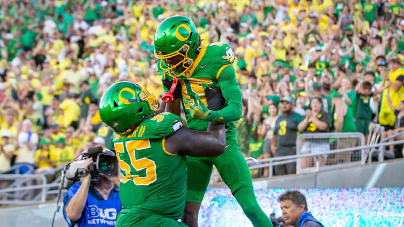 Oregon Ducks&#39; Marcus Harper Reveals Strong Football Team Chemistry Starts With Dan Lanning