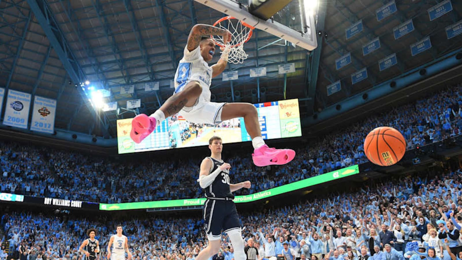 UNC Basketball Great Laughs at Duke Fans&#39; Peculiar Obsession