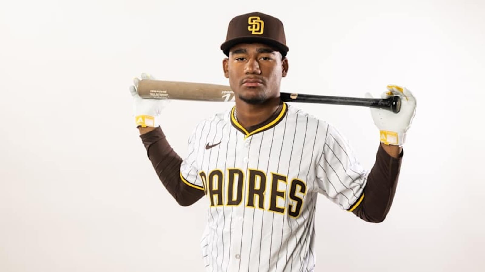 Padres Exec Reveals Plan for Top Prospect Leo De Vries in 2025