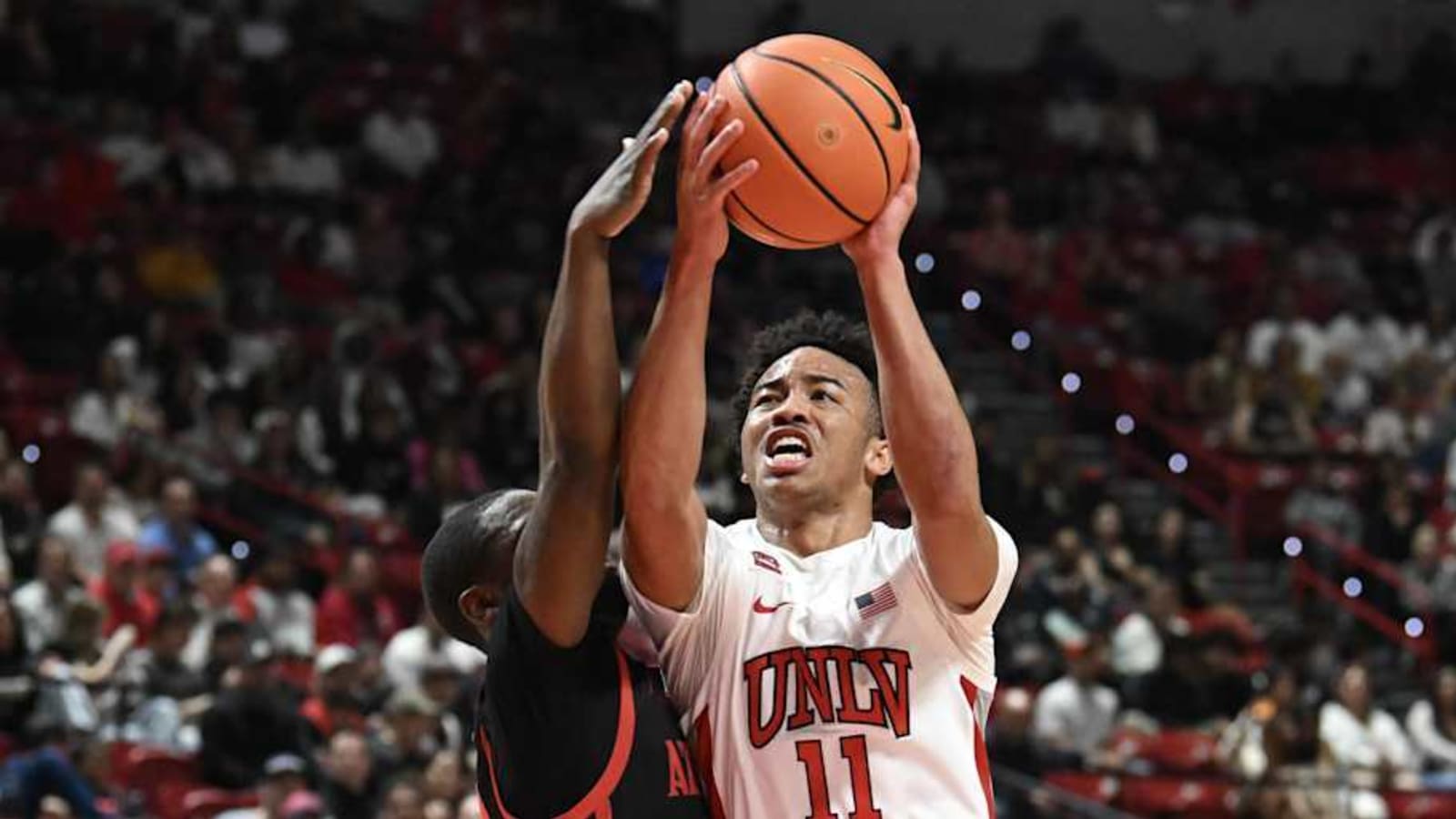 UNLV Basketball Star Dedan Thomas Jr. Enters Transfer Portal