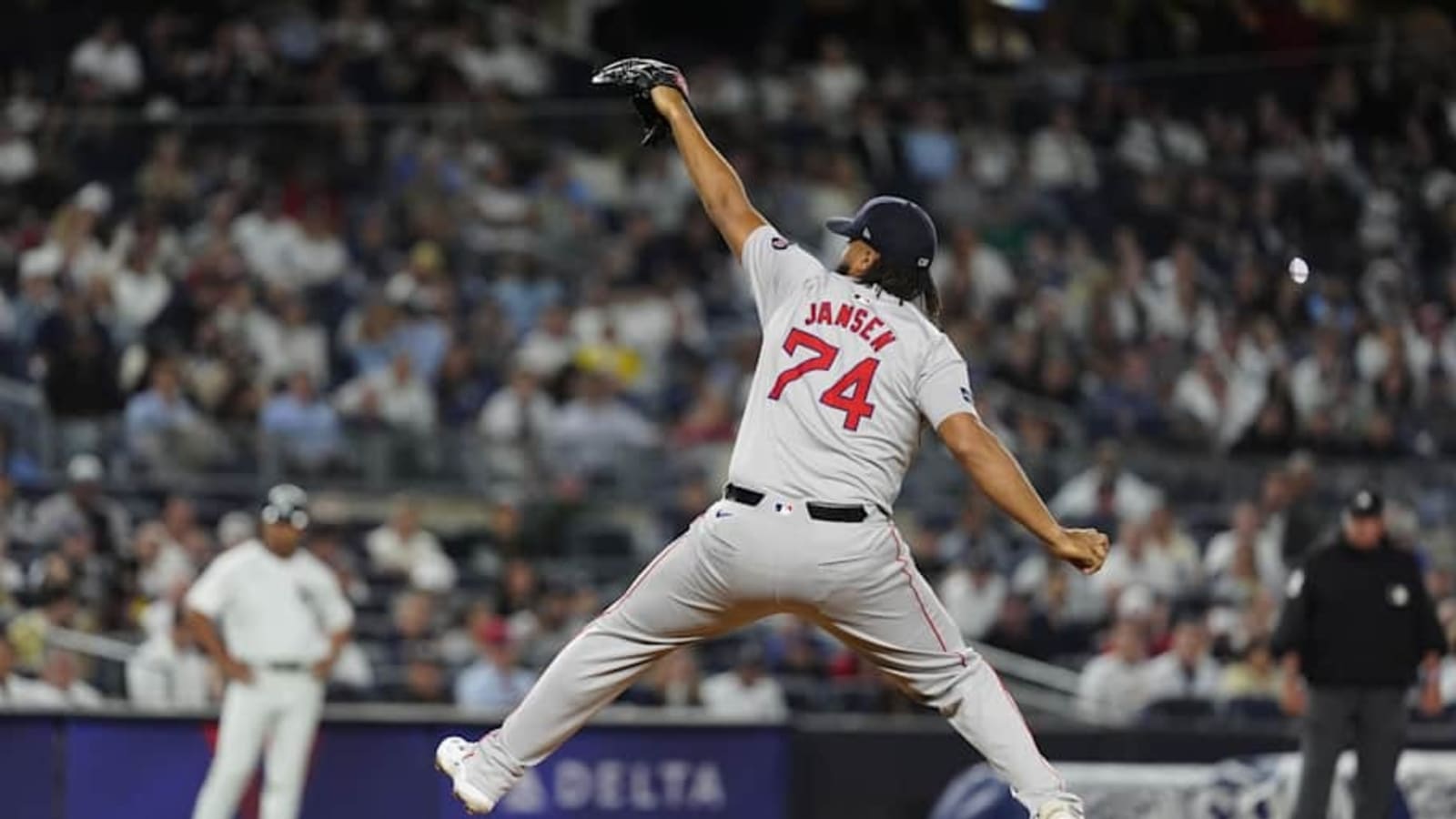 Seattle Mariners Rival Strikes Another Big Move on Eve of Spring Training