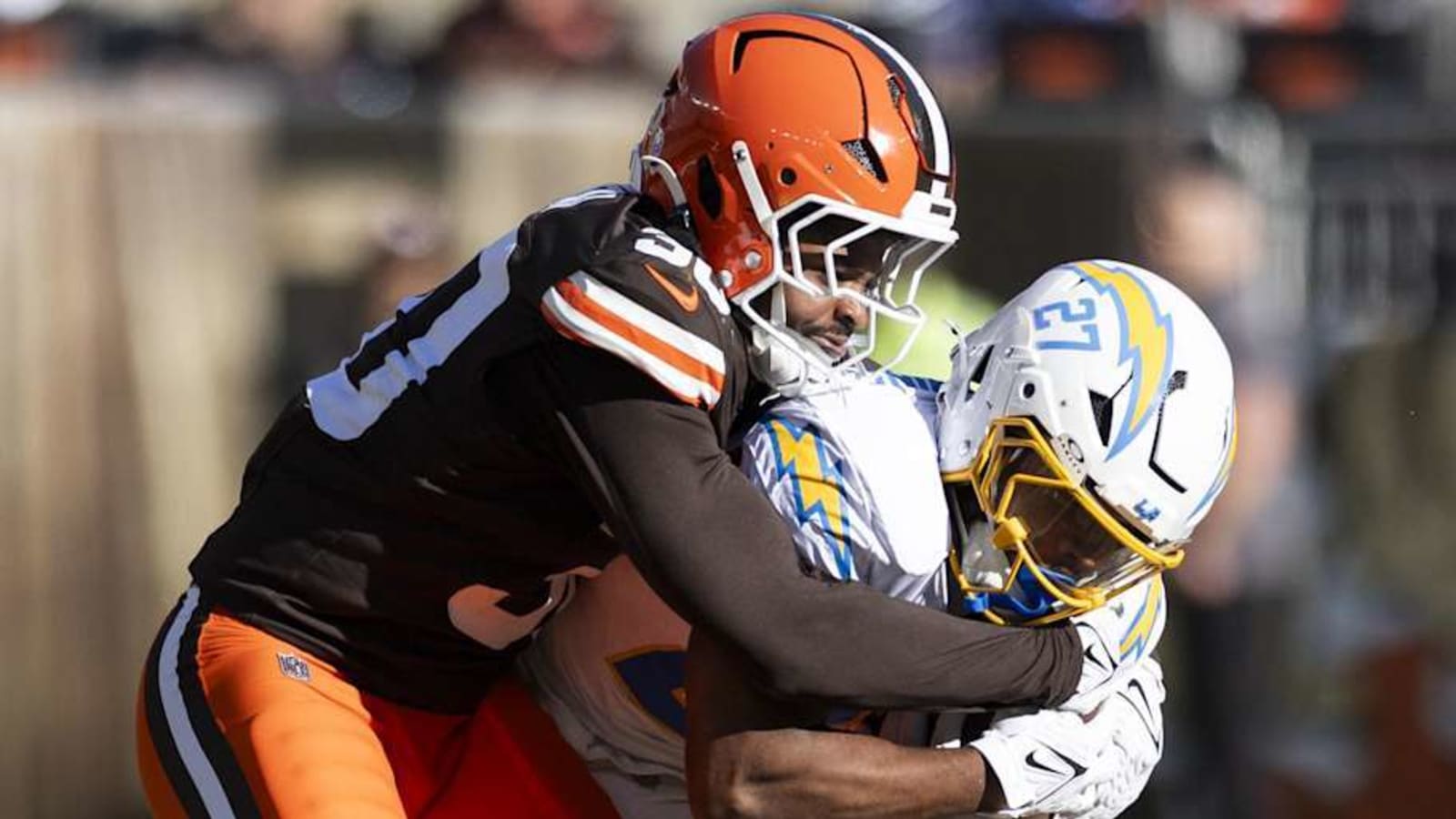 Analyst Sends Urgent Free Agent Message to Browns