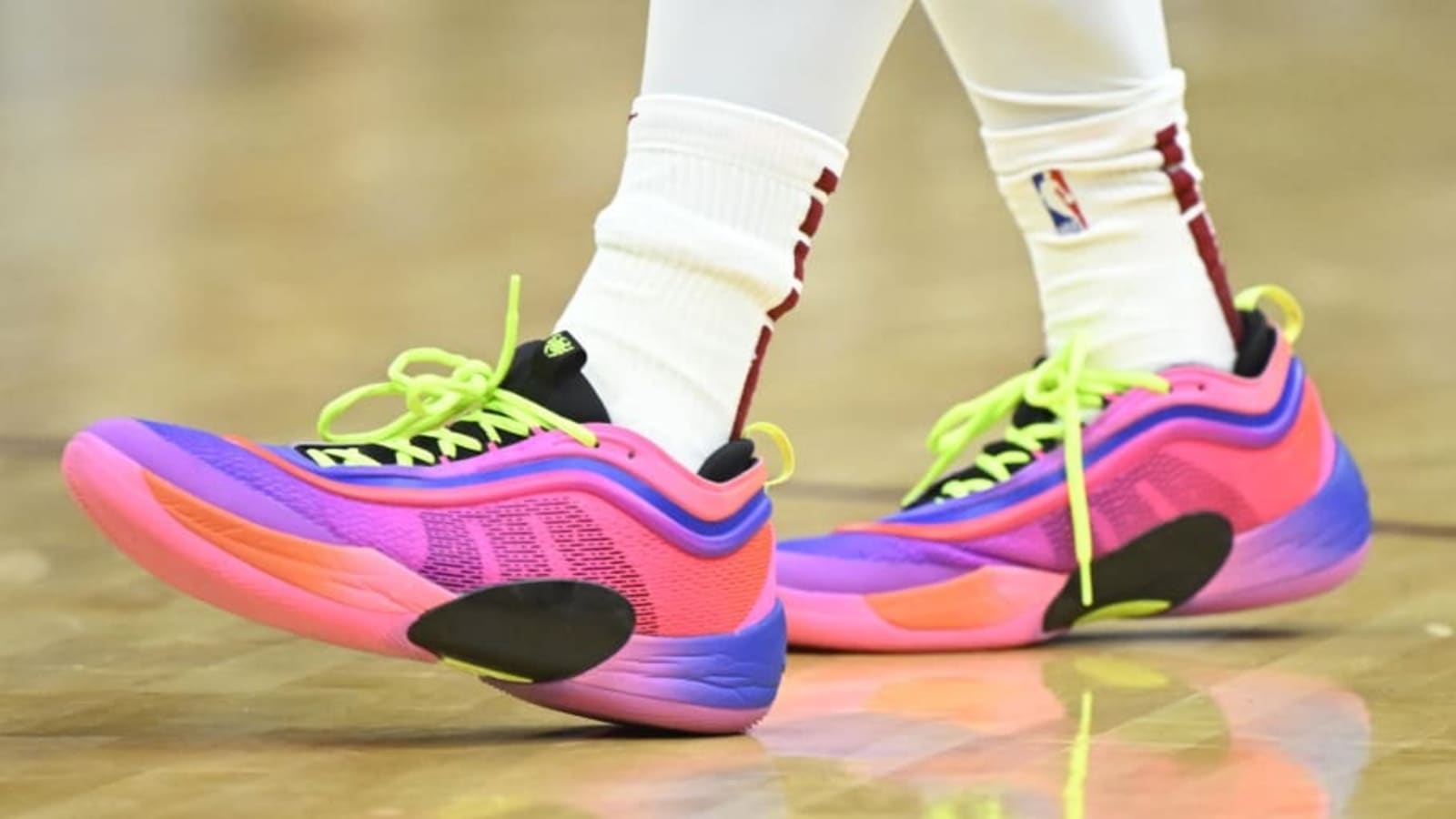 Donovan mitchell shoes signature outlet