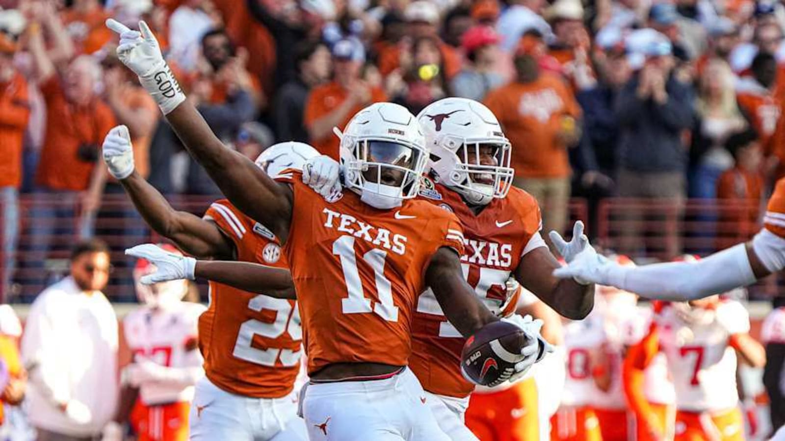 Where Does Texas Longhorns Star Colin Simmons Rank Among 2025 Pass Rushers?