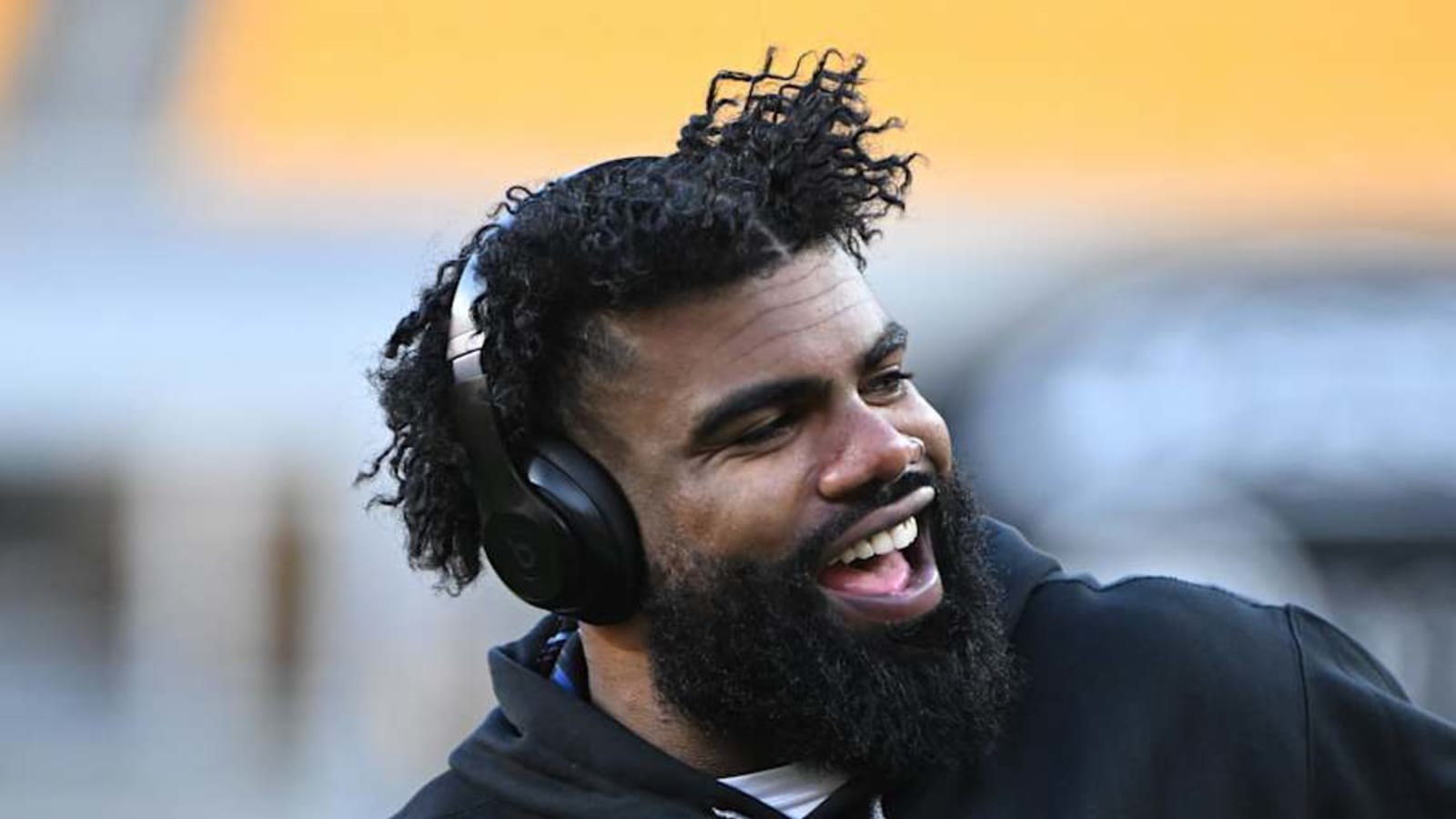 Chargers make roster moves, reveal Ezekiel Elliott jersey number