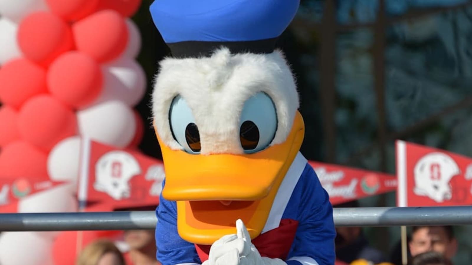 Donald Duck Steals Show as Knicks Go Disney