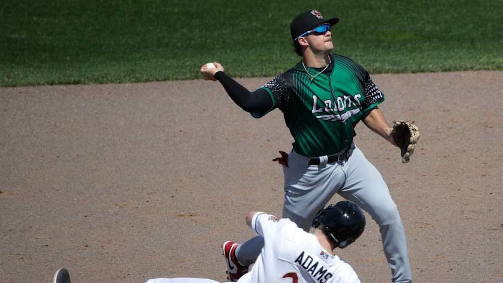 Dodgers Top Infield Prospect Predicted to Play Shockingly Big Role in 2025