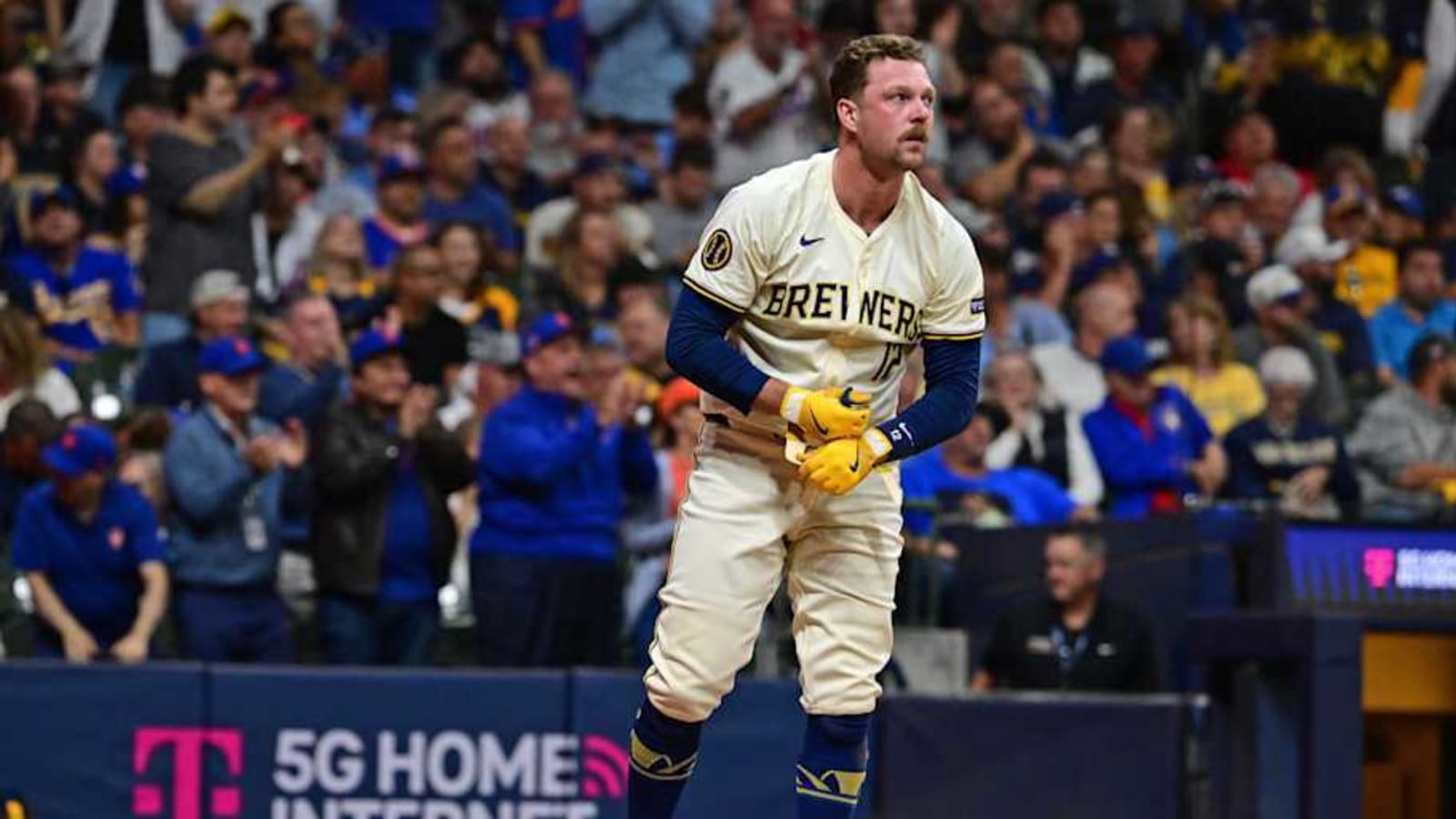 Potential Houston Astros Target Predicted To Opt Into Current Contract
