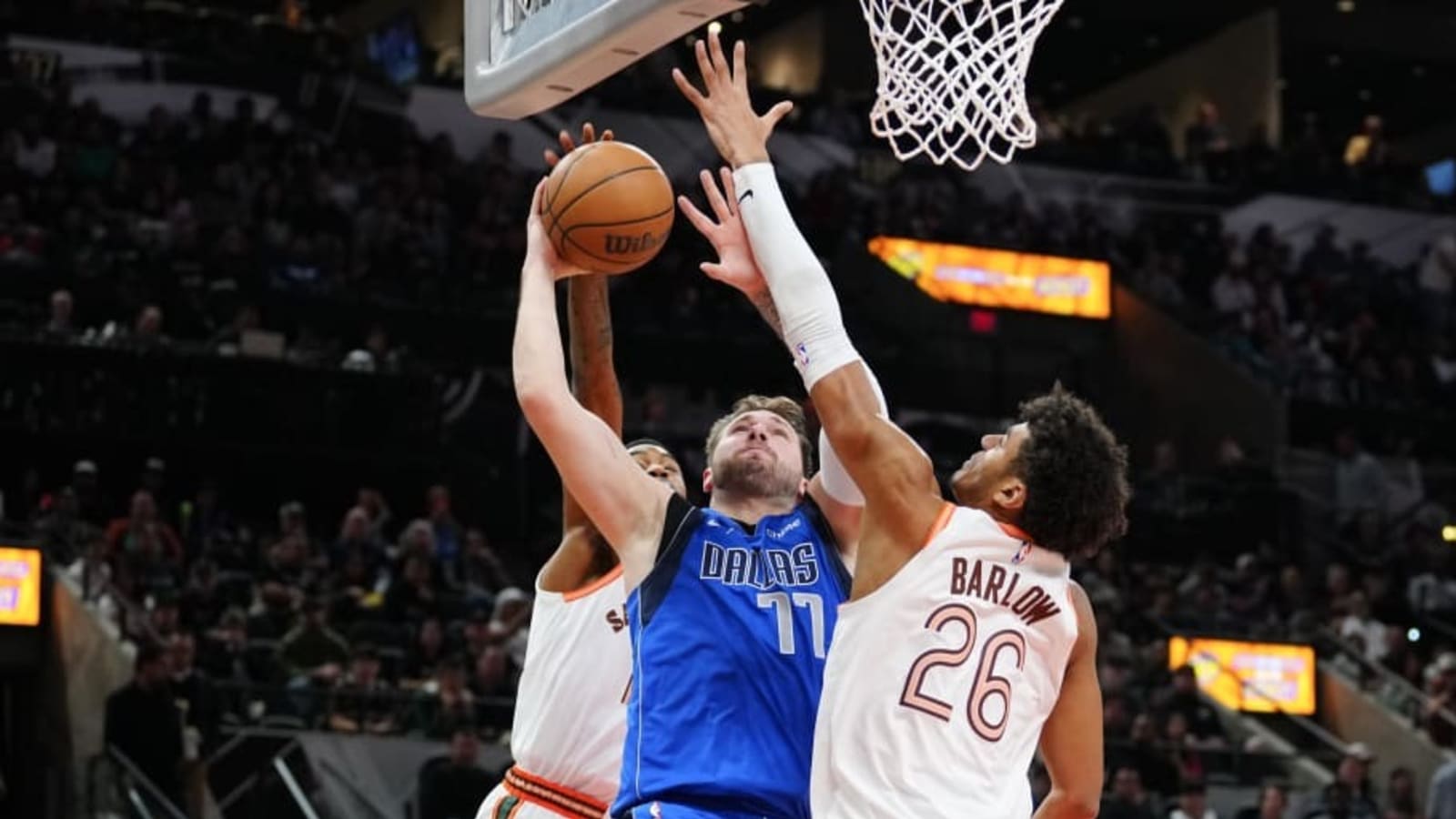Atlanta Hawks Sign Dominick Barlow to Two-Way Contract