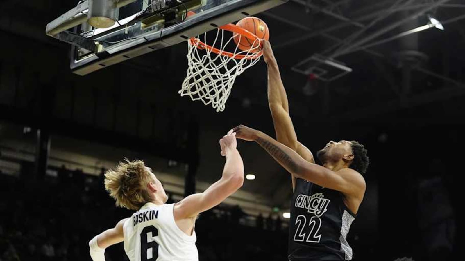 Cincinnati Bearcats Forward Arrinten Page Entering Transfer Portal Following 2024-25 Season