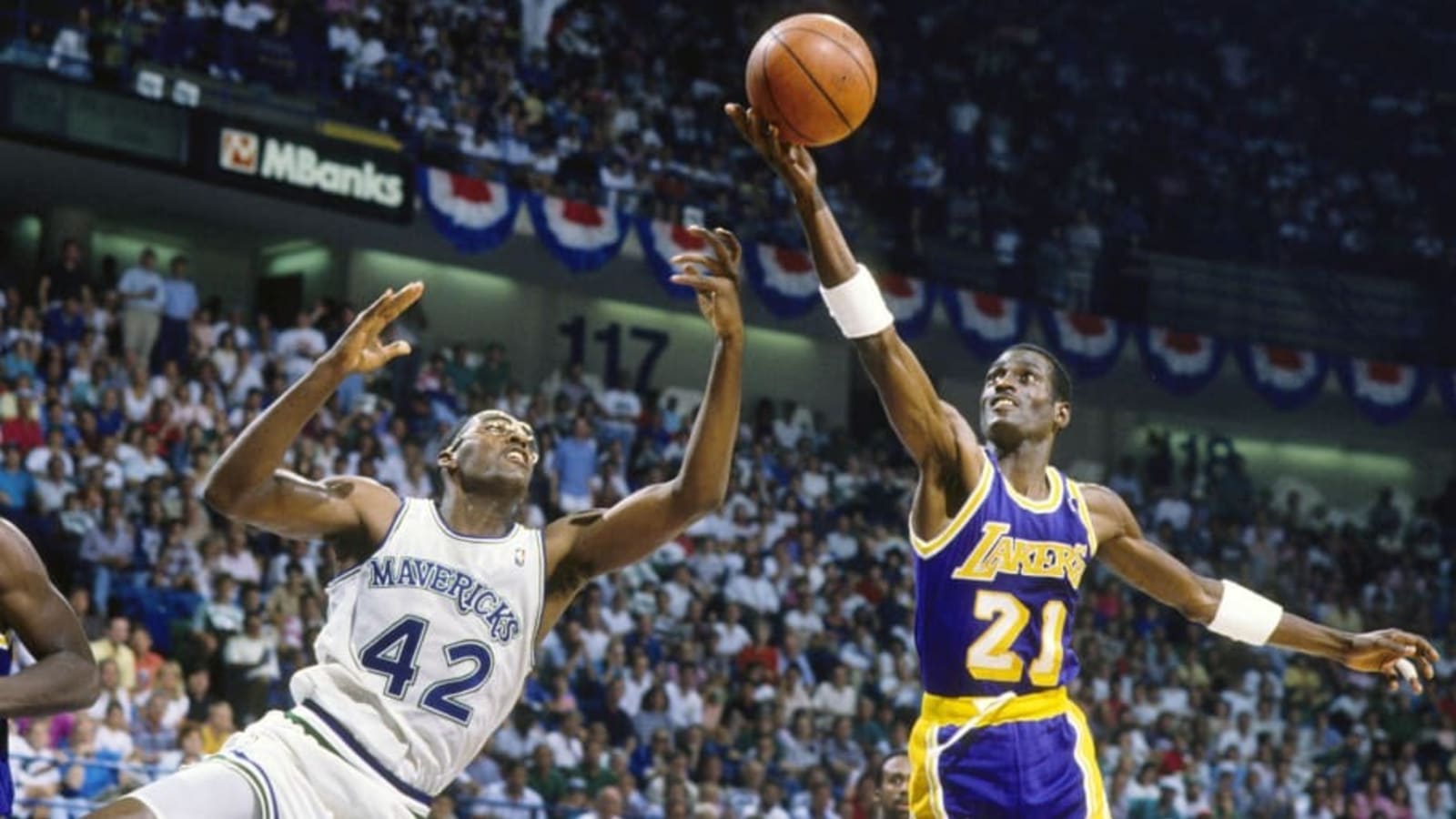 Michael Cooper Picks 3 Other Lakers for Hall of Fame